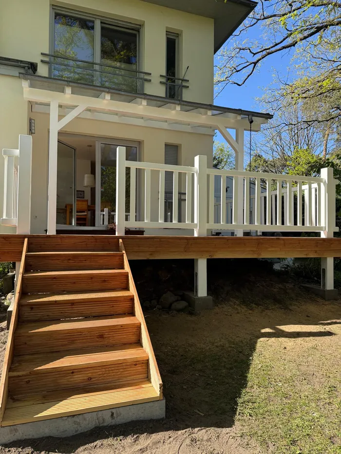Holztreppe und geölte Terrassendielen im Detail, Werder (Havel)